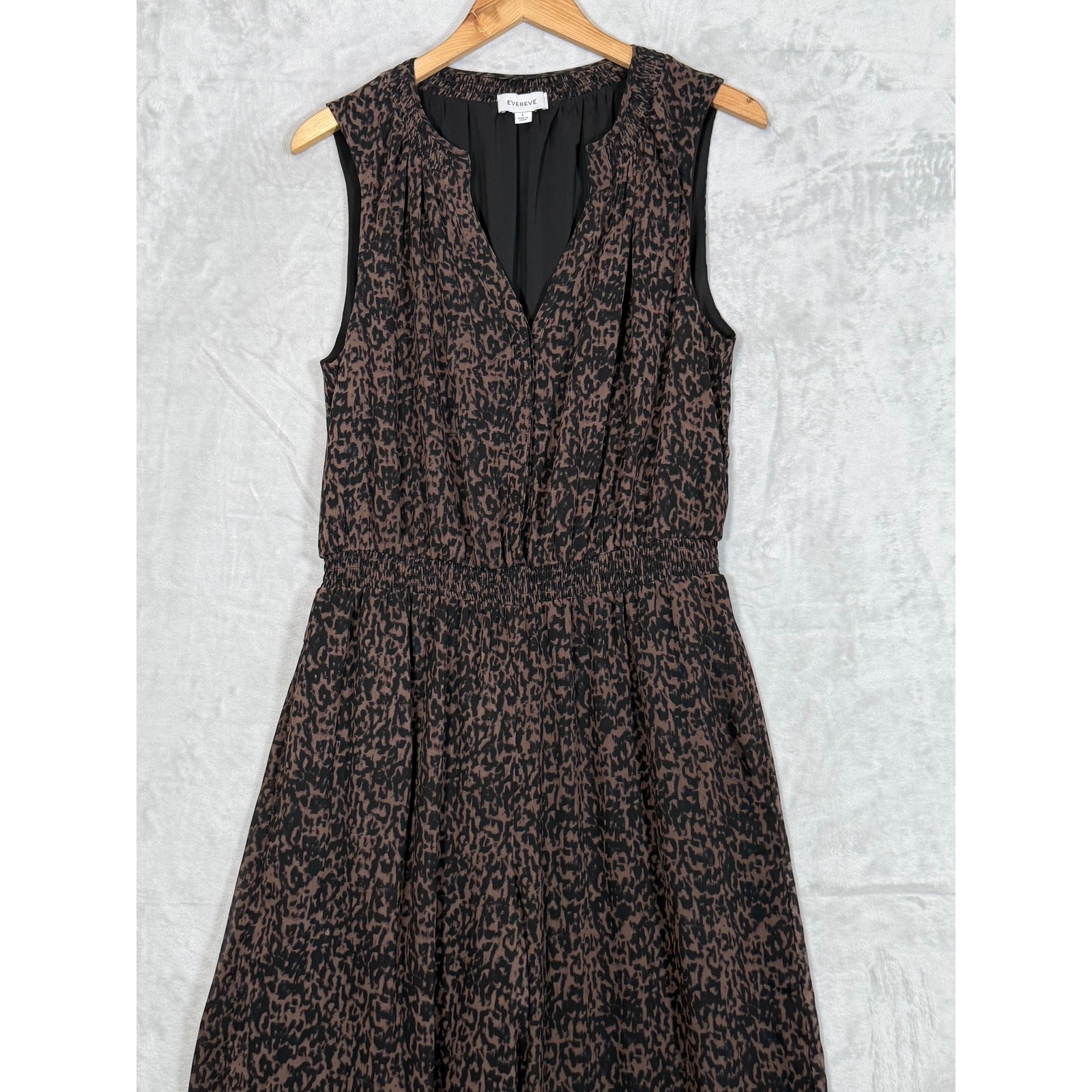 Evereve Leopard Print Jumpsuit Women Large Brown Sleeveless V-Neck Elastic Waist — image 6 of 8
